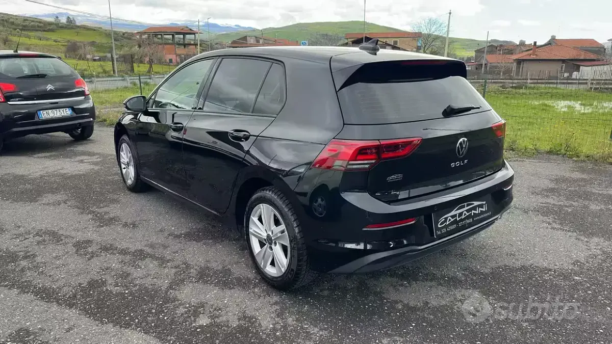 Usata VW Golf VIII Life 116 CV (85 kW) 2022 Nero Berlina