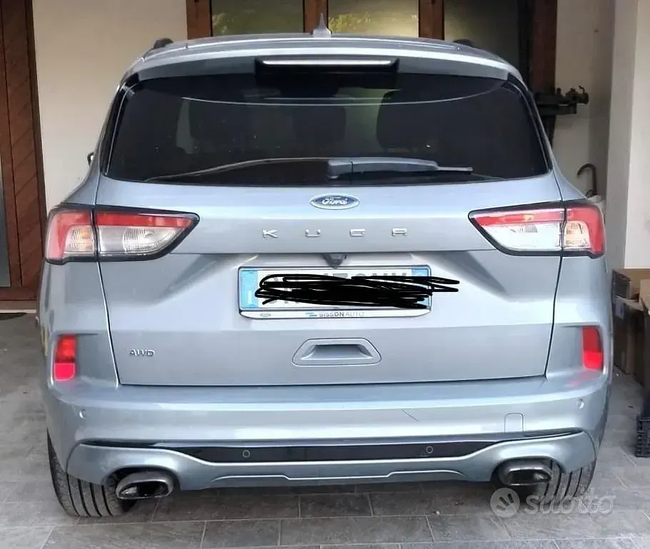 Usata Ford Kuga 120 CV (88 kW) 2023 Grigio SUV