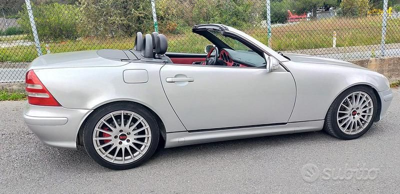 Usata Mercedes SLK200 163 CV (119 kW) 2001 Grigio Cabrio