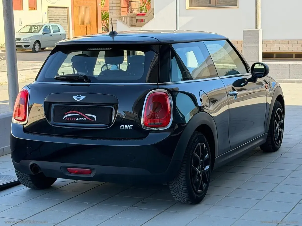 Usata Mini ONE 74 CV (54 kW) 2017 Nero Utilitaria