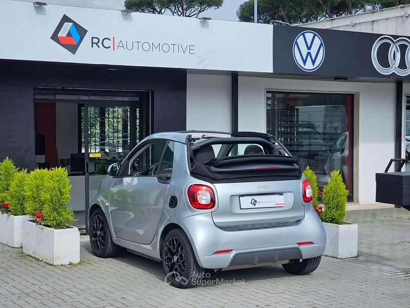 Usata Smart ForTwo Cabrio Passion 71 CV (52 kW) 2019 Cool silver metallizzato Cabrio