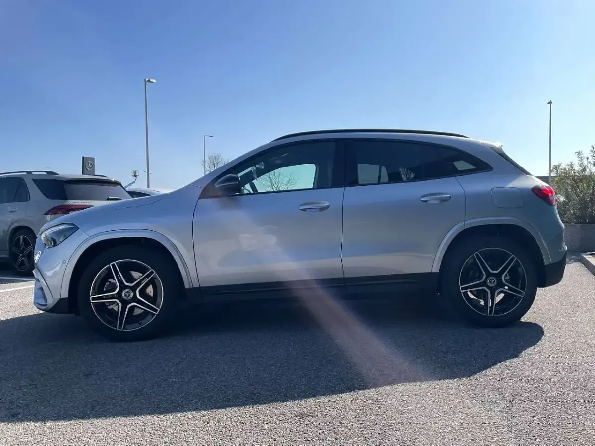 Nuova Mercedes GLA200 150 CV (110 kW) 2026 Argento hightech SUV