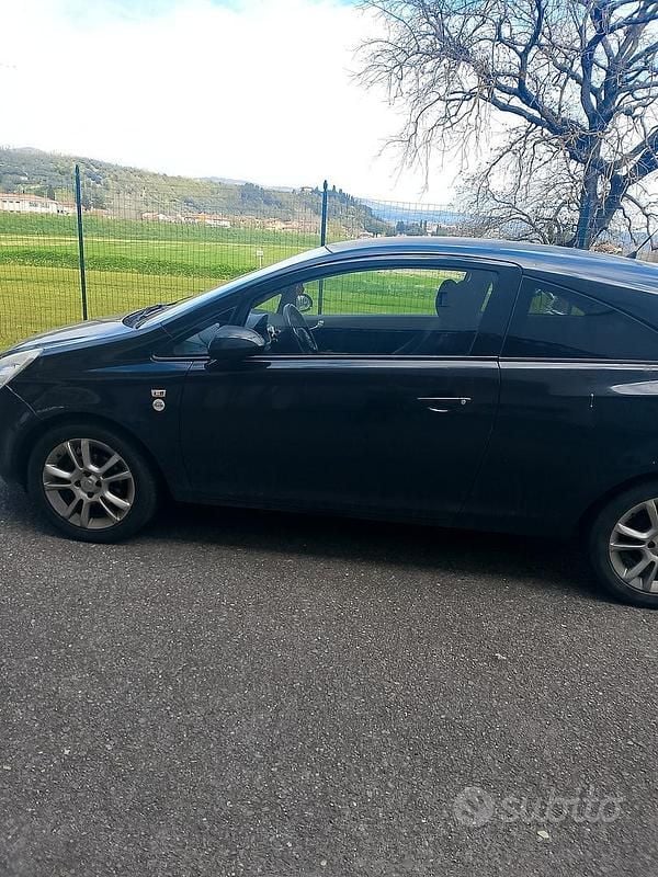 Usata Opel Corsa 75 CV (55 kW) 2009 Nero Utilitaria