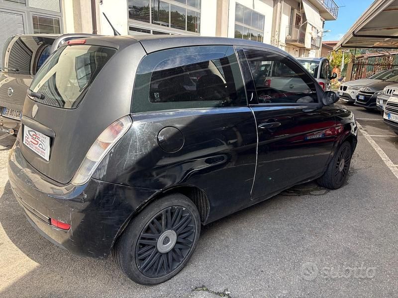Usata Lancia Ypsilon 75 CV (55 kW) 2007 Nero Utilitaria