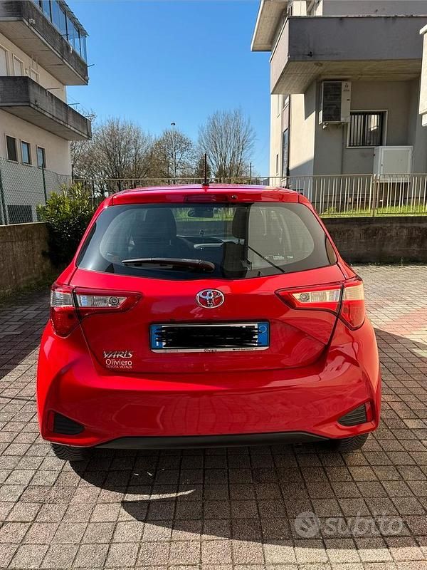 Usata Toyota Yaris 2018 Rosso Berlina