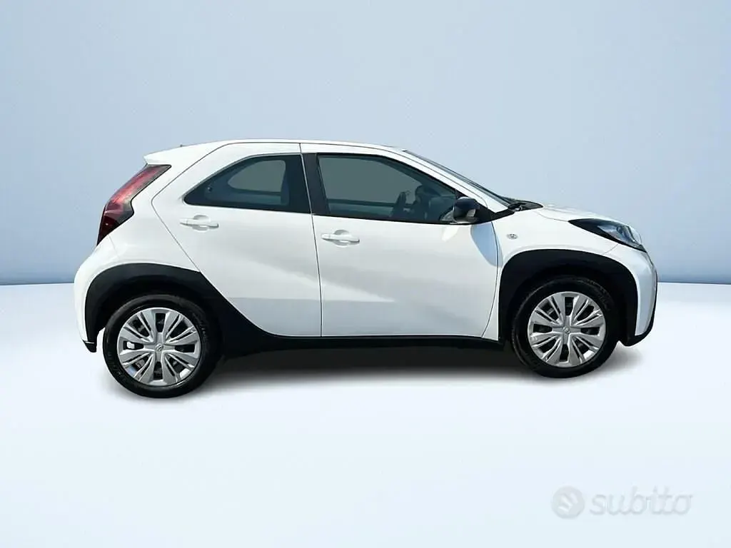 Usata Toyota Aygo X Active 72 CV (52 kW) 2023 Bianco SUV