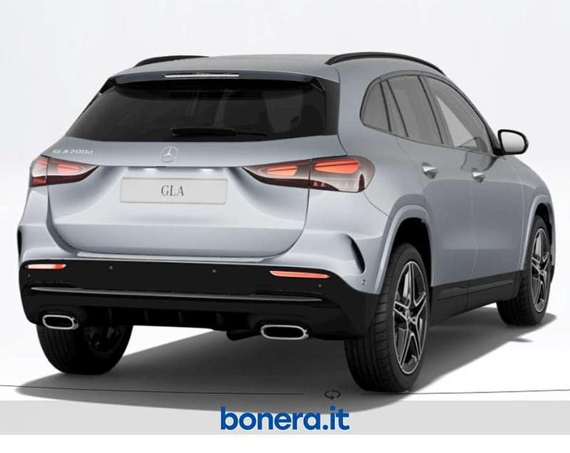 Nuova Mercedes GLA200 AMG line 150 CV (110 kW) 2026 Argento hightech SUV