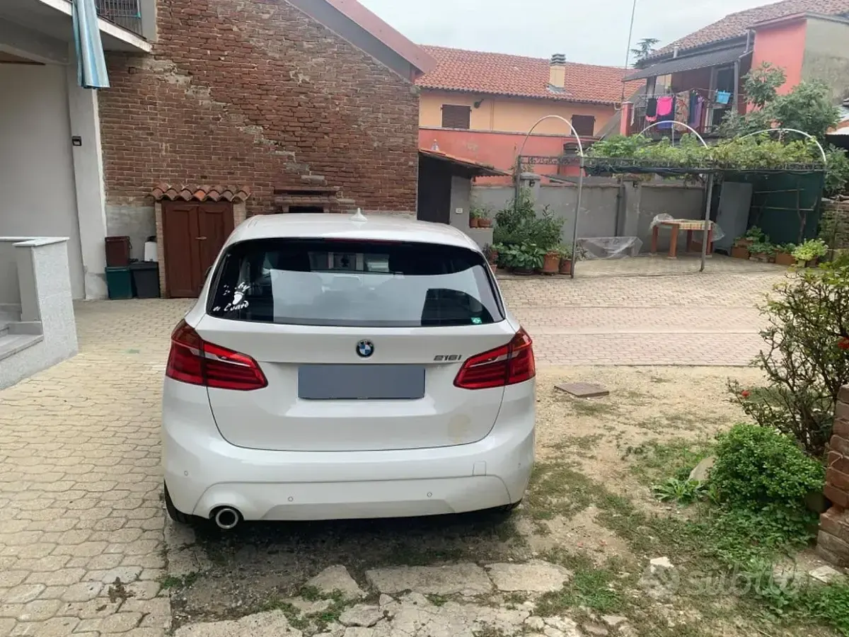 Usata BMW 216 Active Tourer Comfort Edition 109 CV (80 kW) 2019 Bianco Monovolume