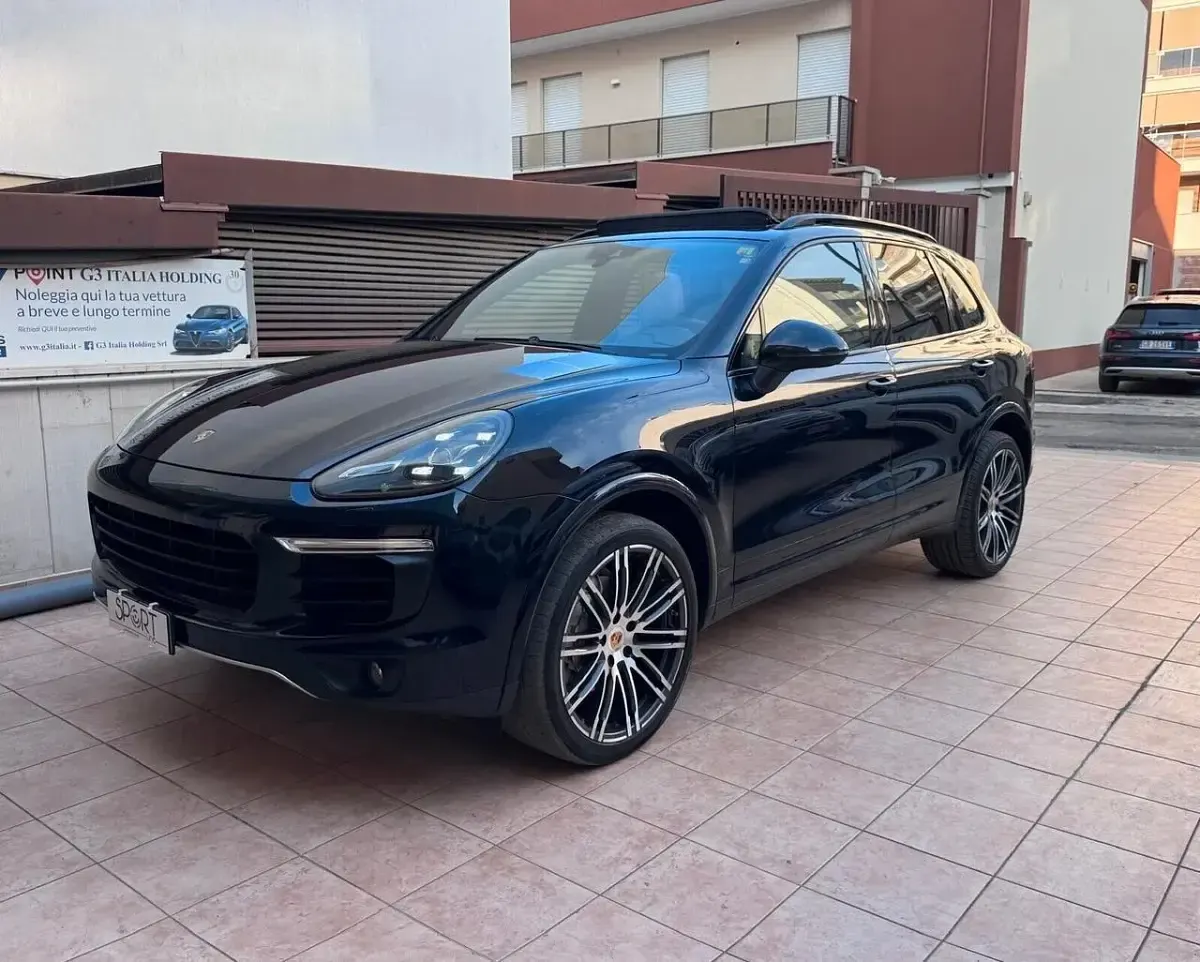 Usata Porsche Cayenne 250 CV (183 kW) 2016 Blu/azzurro SUV
