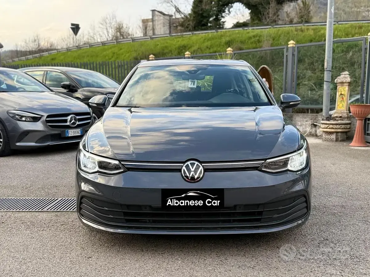 Usata VW Golf VIII Life 116 CV (85 kW) 2022 Grigio Berlina