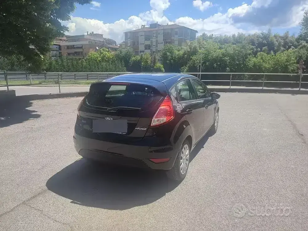 Usata Ford Fiesta 75 CV (55 kW) 2013 Nero Berlina