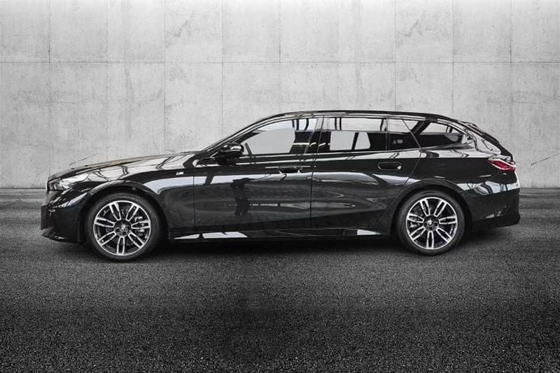 Usata BMW 520 M Sport 190 CV (139 kW) 2025 Nero metallizzato Station wagon