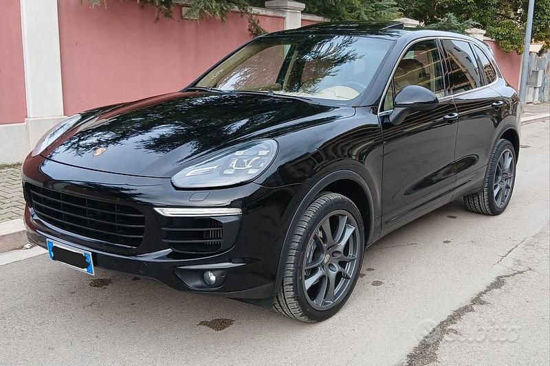 Usata Porsche Cayenne 2011 Nero SUV