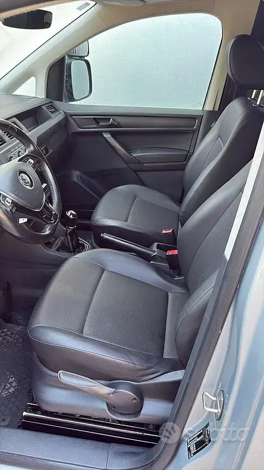 Usata VW Caddy Maxi 110 CV (80 kW) 2017 Grigio Monovolume