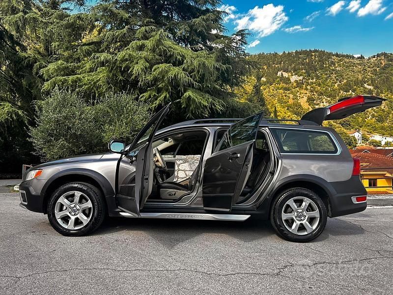 Usata Volvo XC70 185 CV (136 kW) 2010 Grigio SUV