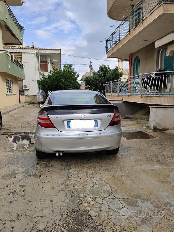 Usata Mercedes C200 Avantgarde 122 CV (89 kW) 2005 Grigio Coupé