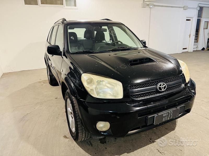 Usata Toyota RAV4 Luxury 116 CV (85 kW) 2005 Nero Station wagon