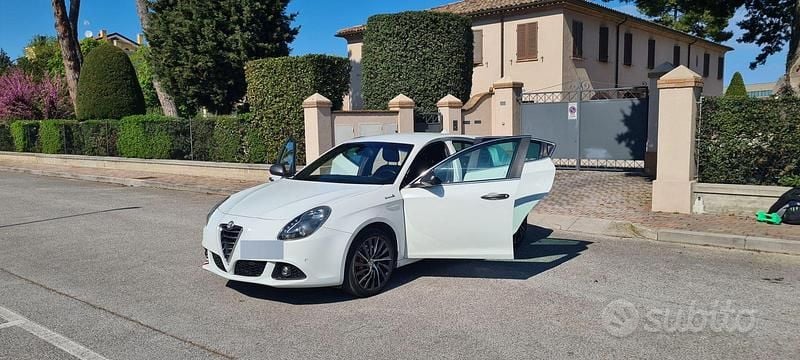 Usata Alfa Romeo Giulietta Quadrifoglio Verde 175 CV (128 kW) 2014 Bianco Utilitaria