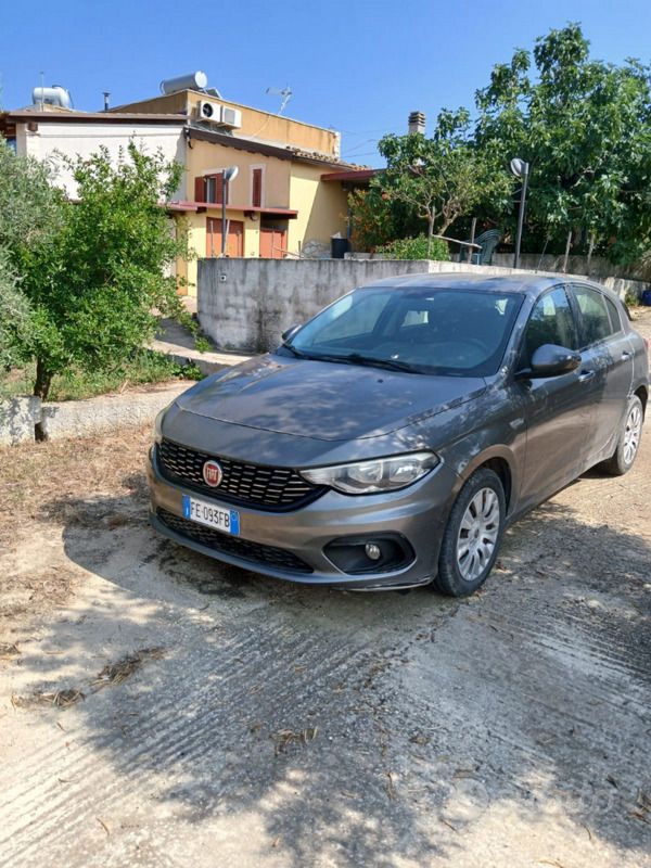 Usata Fiat Tipo 120 CV (88 kW) 2017 Grigio Berlina