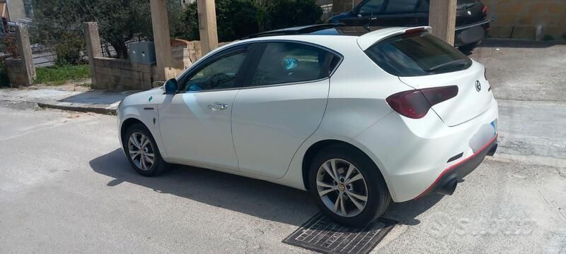 Usata Alfa Romeo Giulietta 140 CV (102 kW) 2011 Bianco Utilitaria