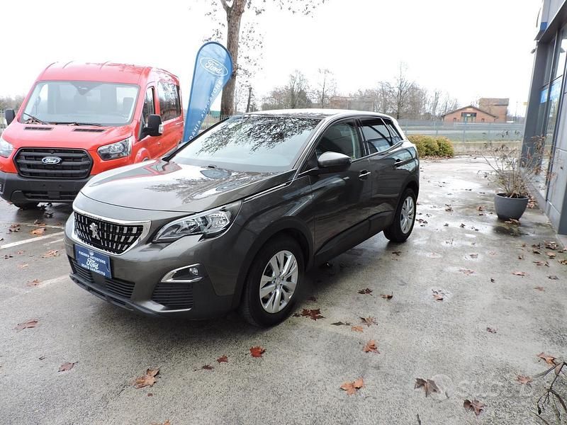 Usata Peugeot 3008 Business-Line 120 CV (88 kW) 2017 Grigio SUV