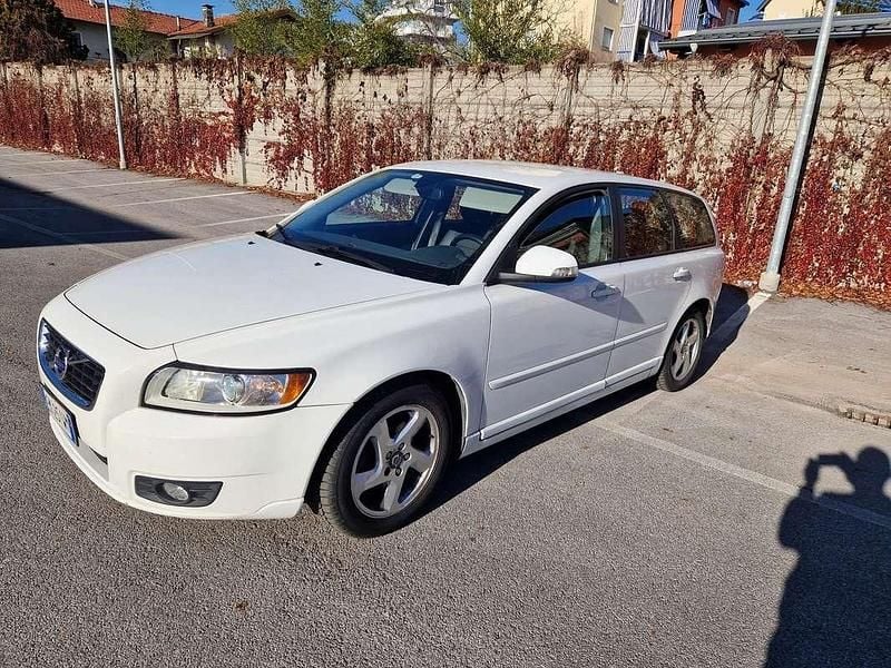 Usata Volvo V50 Momentum 109 CV (80 kW) 2012 Bianco Station wagon