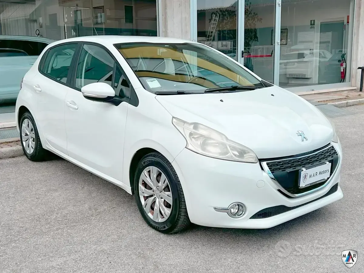 Usata Peugeot 208 Access 68 CV (50 kW) 2012 Bianco Utilitaria