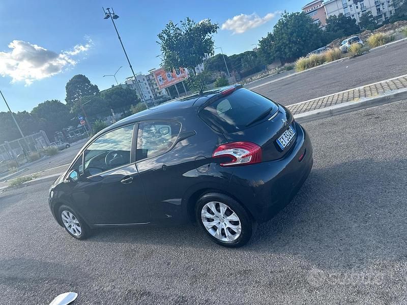 Usata Peugeot 208 2015 Blu Utilitaria
