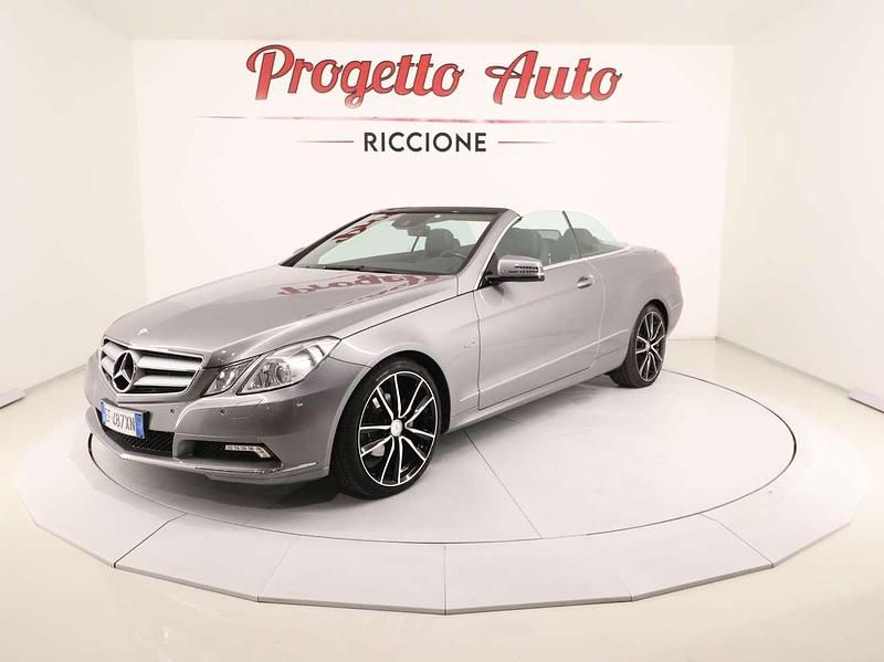 Usata Mercedes E200 Avantgarde 184 CV (135 kW) 2010 Grigio Cabrio