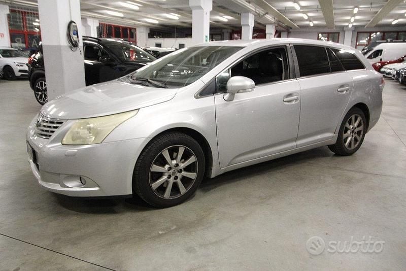 Usata Toyota Avensis Executive 150 CV (110 kW) 2010 Grigio Station wagon