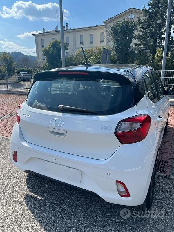 Usata Hyundai i10 67 CV (49 kW) 2024 Bianco Utilitaria