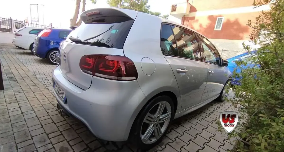 Usata VW Golf VI R 271 CV (199 kW) 2010 Argento Utilitaria