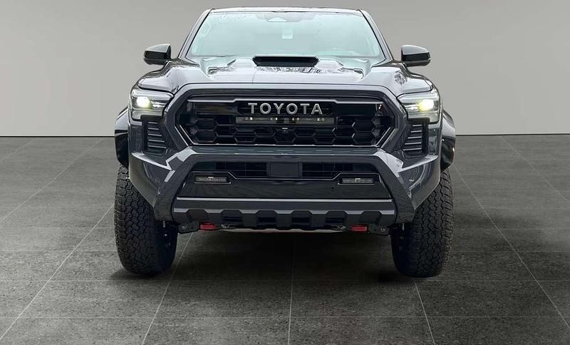 Nuova Toyota Tacoma 326 CV (239 kW) 2026 Grigio metallizzato Pick-up