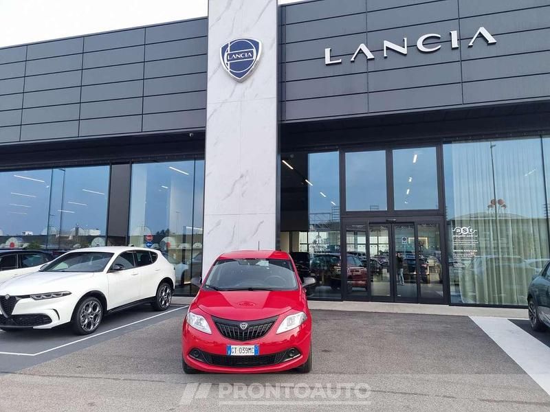 Usata Lancia Ypsilon S 70 CV (51 kW) 2024 Rosso Utilitaria