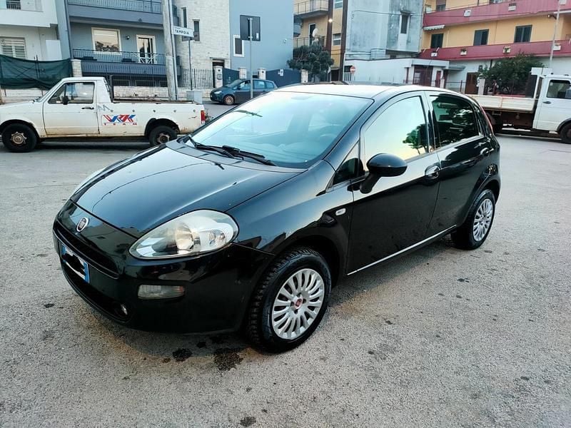 Usata Fiat Punto Lounge 78 CV (57 kW) 2015 Blu Utilitaria