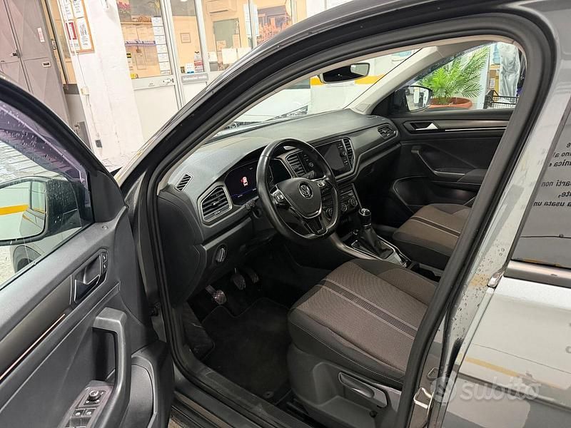 Usata VW T-Roc Style 116 CV (85 kW) 2018 Grigio SUV