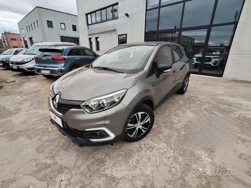 Grigio Usata 2019 Renault Captur Life SUV | 11.500 € (Super prezzo) - Immagine 1/4