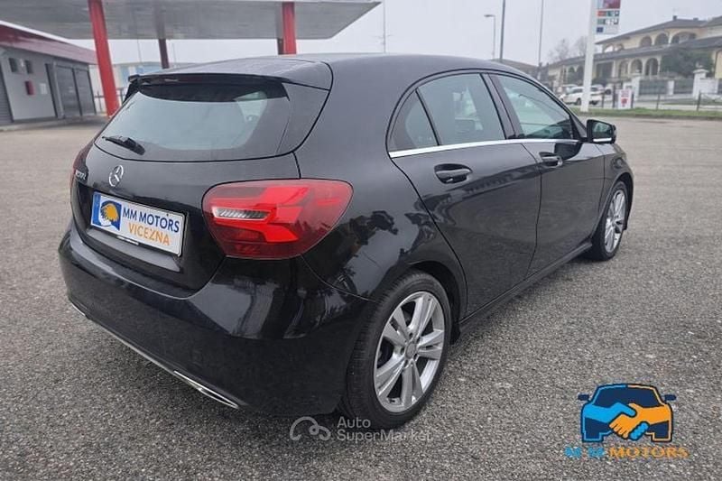 Usata Mercedes A200 136 CV (100 kW) 2017 Blu/azzurro Berlina