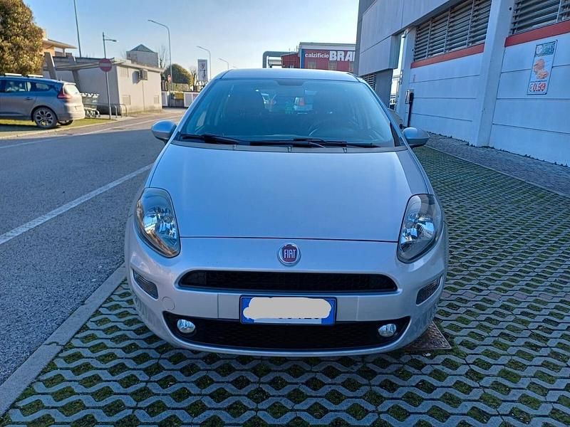 Usata Fiat Punto Lounge 69 CV (50 kW) 2016 Argento Utilitaria