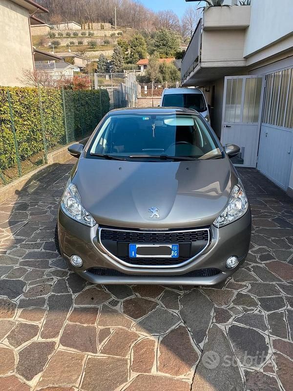 Usata Peugeot 208 Active 82 CV (60 kW) 2012 Grigio Utilitaria