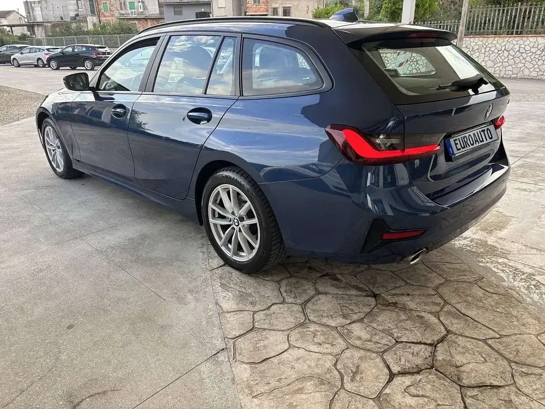 Usata BMW 320 Advantage 190 CV (139 kW) 2021 Blu/azzurro Station wagon