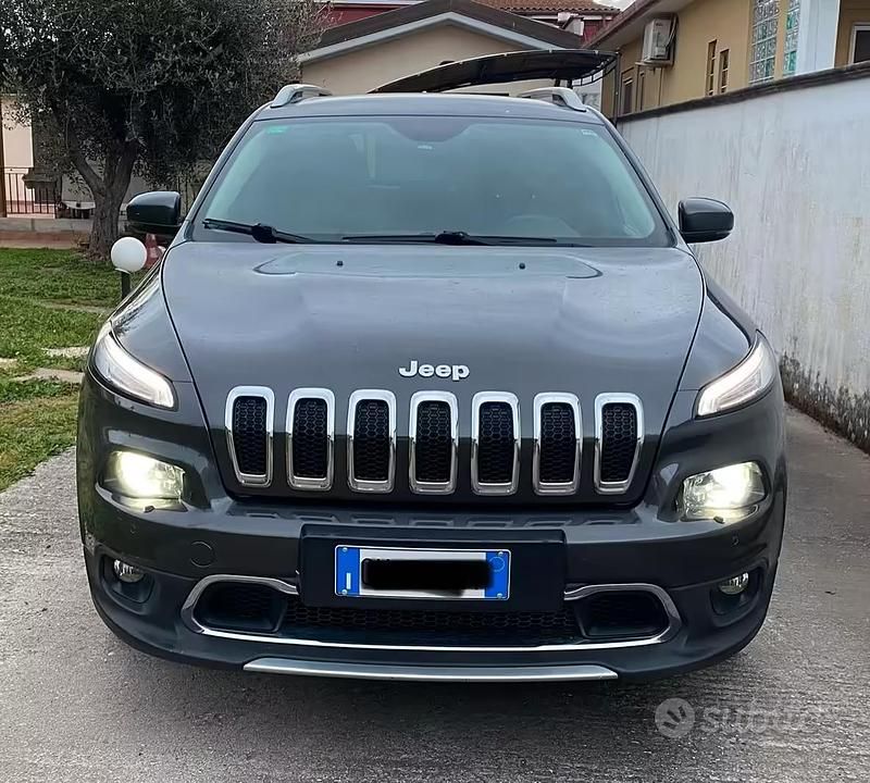 Usata Jeep Cherokee 140 CV (102 kW) 2014 Grigio SUV