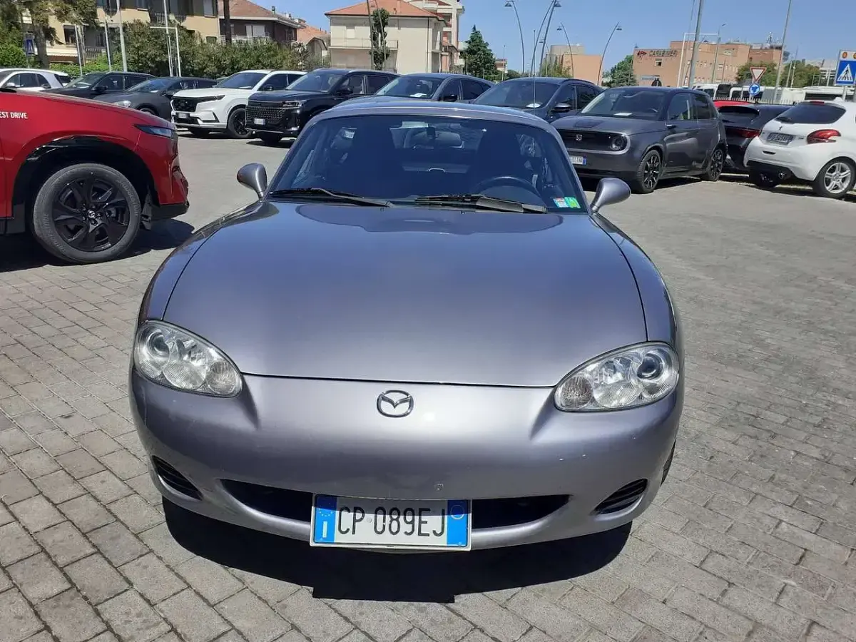 Usata Mazda MX5 110 CV (80 kW) 2004 Grigio Cabrio