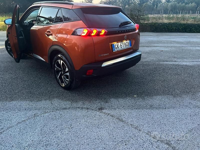 Usata Peugeot 2008 100 kW (136 CV) 2022 Bianco SUV
