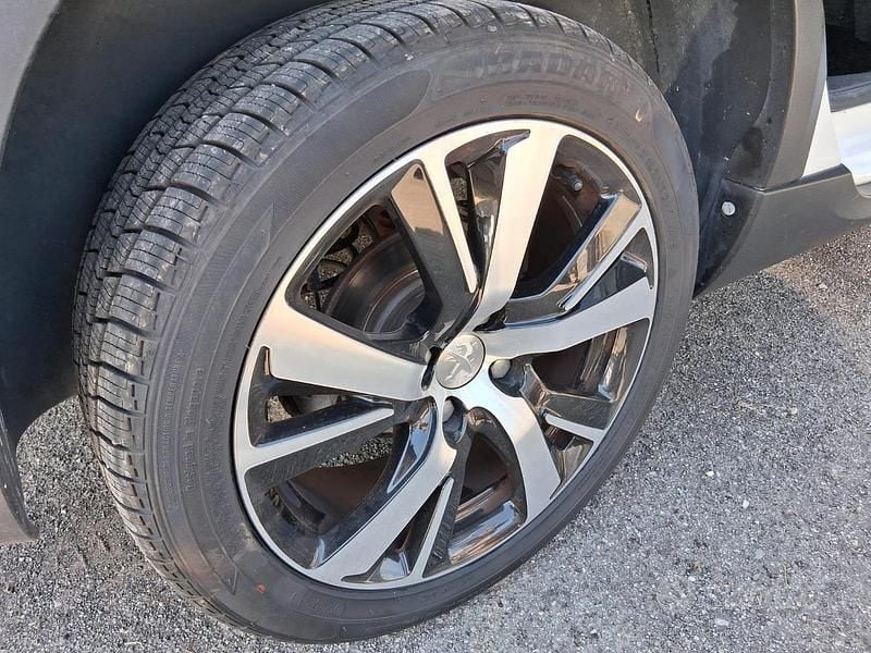 Usata Peugeot 2008 GT-line 110 CV (80 kW) 2016 Bianco SUV