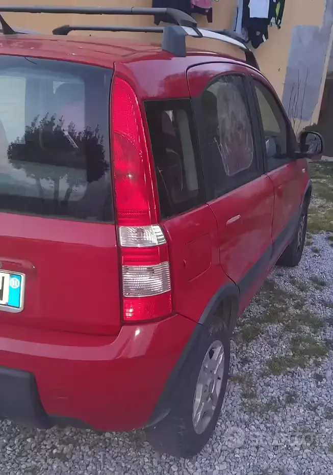 Usata Fiat Panda 4x4 69 CV (50 kW) 2011 Rosso Utilitaria