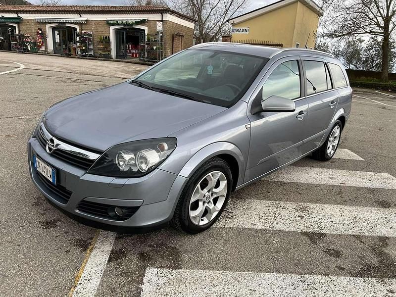 Usata Opel Astra Cosmo 120 CV (88 kW) 2005 Grigio Station wagon