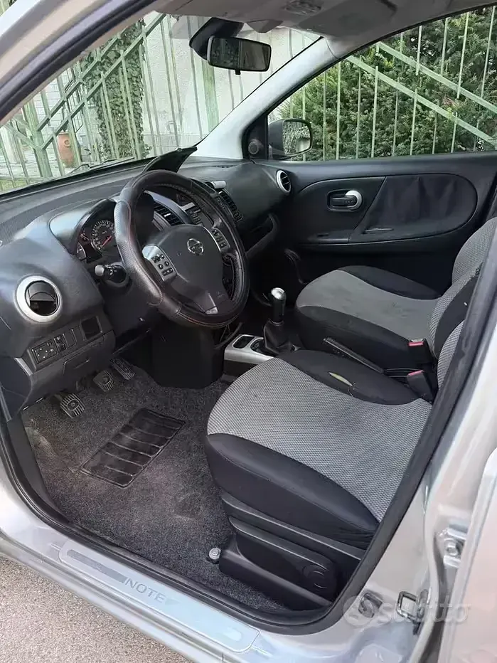 Usata Nissan Note 90 CV (66 kW) 2012 Grigio Utilitaria