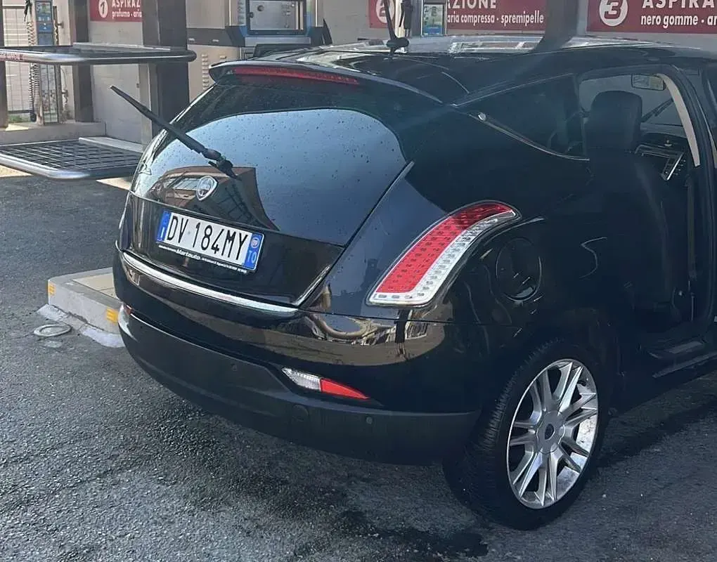 Usata Lancia Delta 120 CV (88 kW) 2009 Utilitaria