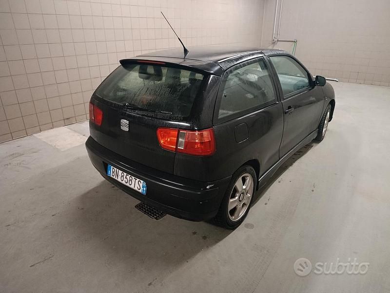 Nero Usata 2001 Seat Ibiza Tre volumi | 600 € - Immagine 1/3